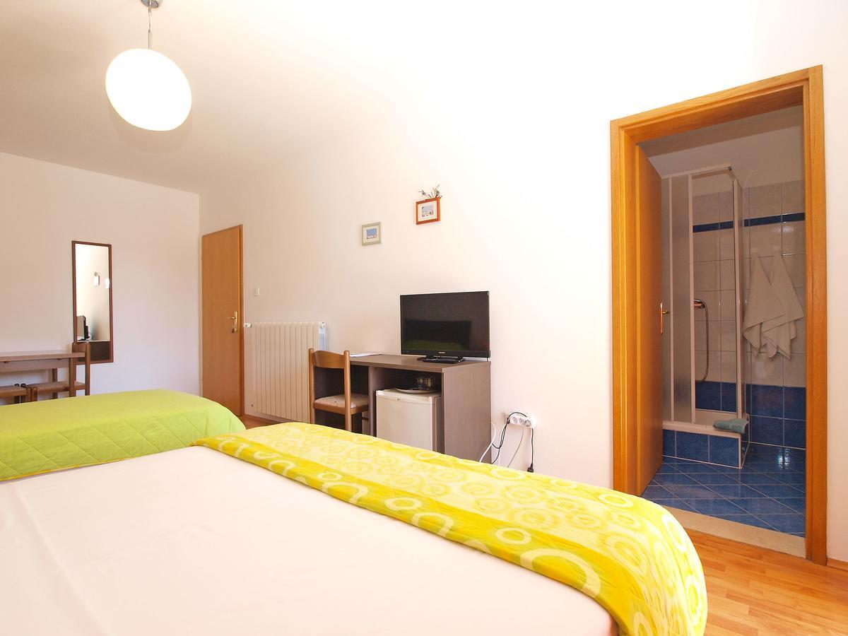 Rooms Ivica 1452 Fažana Buitenkant foto