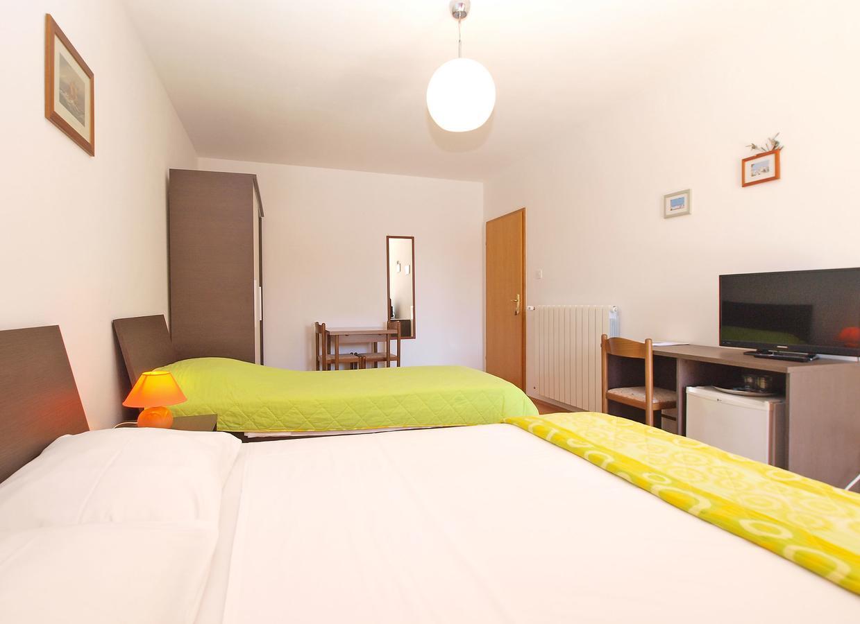 Rooms Ivica 1452 Fažana Buitenkant foto