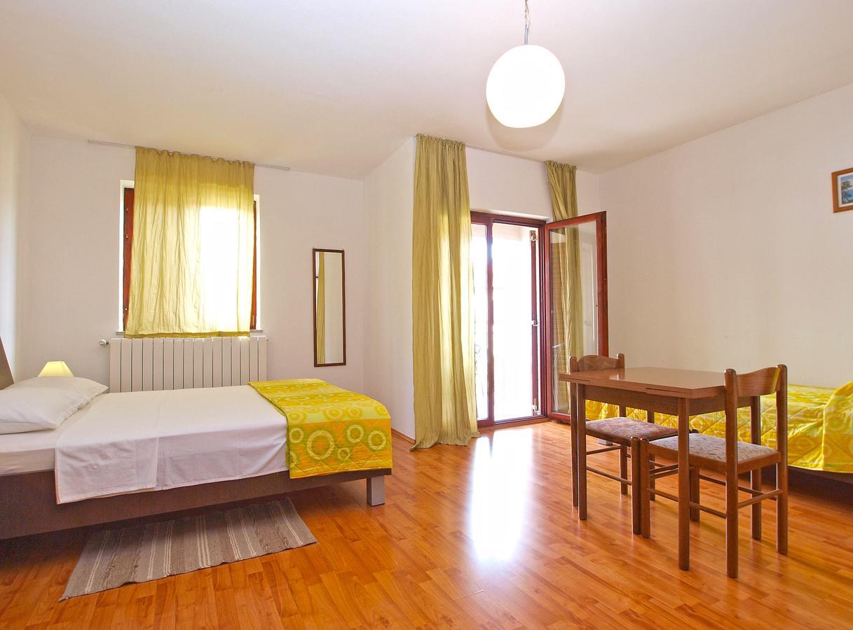 Rooms Ivica 1452 Fažana Buitenkant foto